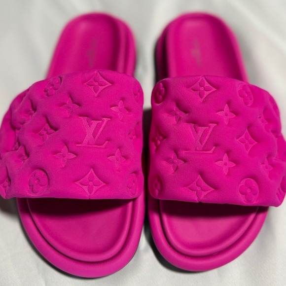 *NEW* Louis Vuitton Pillow Bright pink slides - Picture 1 of 10